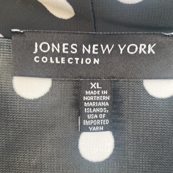 Jones New York black white polka dot V Neck, side gather, sleeveless top - Picture 7 of 13